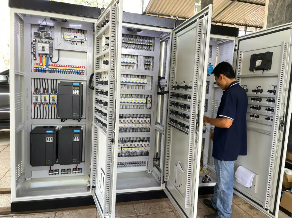 Lắp đặt tủ điện xử lý nước thải tại công trình