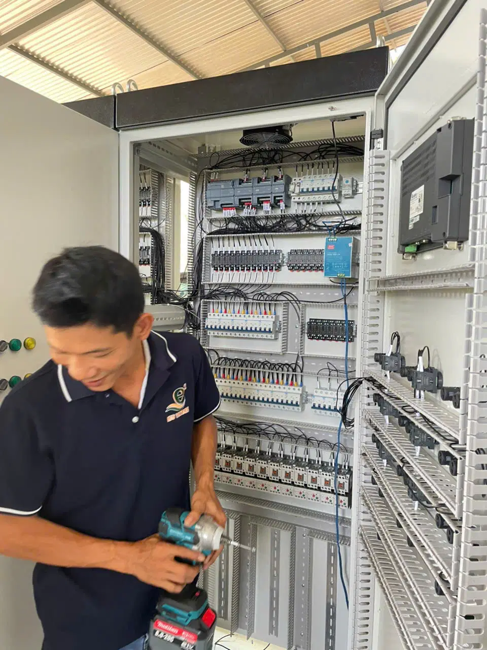 Tủ Điện MCC Xử Lý Nước Thải: 8 Tiêu Chí Chọn Thiết Bị An Toàn 3 tủ điện MCC xử lý nước thải - hình minh họa kỹ thuật 2